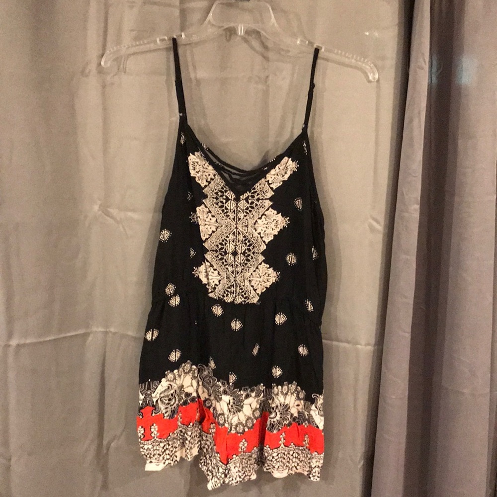 Fun patterned Romper WITH pockets 😍